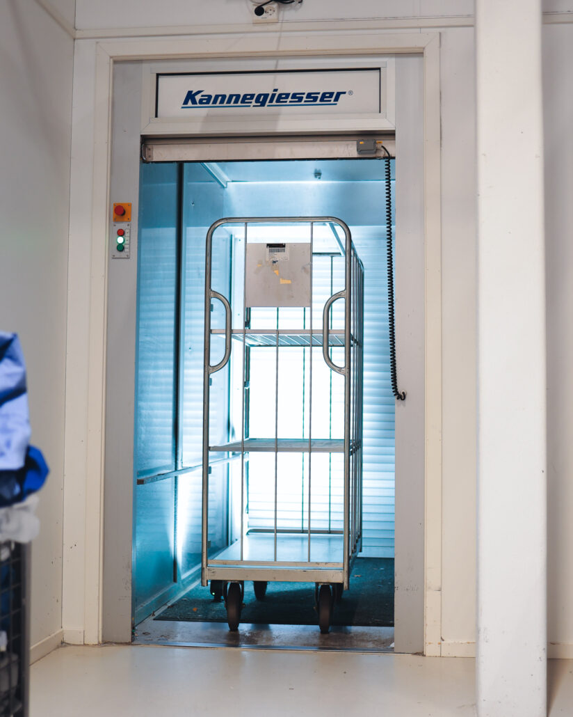 Rentx tilbyr profesjonell tekstilutleie i Kongsberg - helsetøy, leie av sengetøy og duker med grundig smittevask for høyeste hygiene.